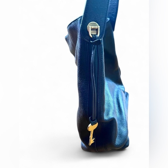 FOSSIL Black Leather Slouch Bag Minimalist Chic for Everyday Wear - Picture 4 of 6